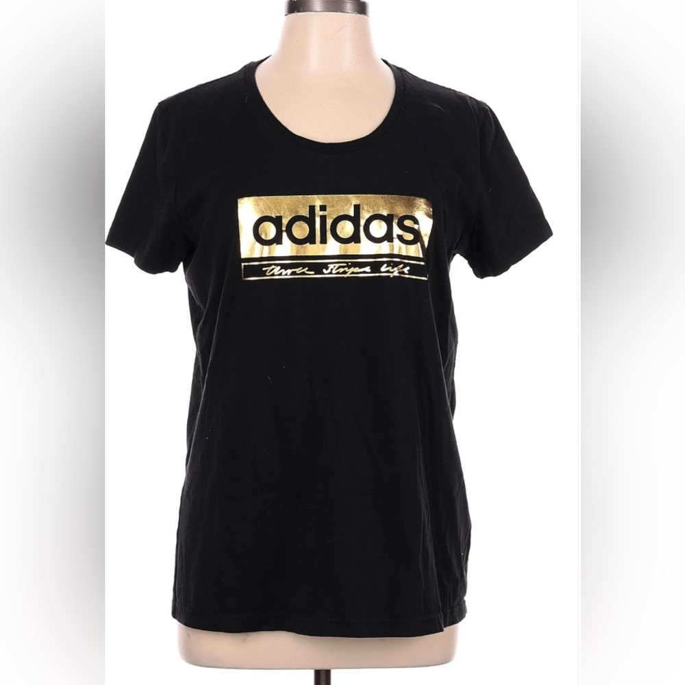 Adidas
Size L Short sleeve t-shirt